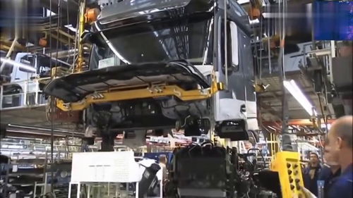 匠心雕琢 探秘奔馳卡車內(nèi)飾件組裝工藝的極致魅力